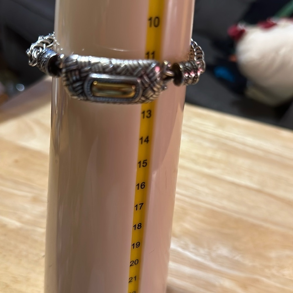 Beautiful brighten bracelet in perfect condition​​